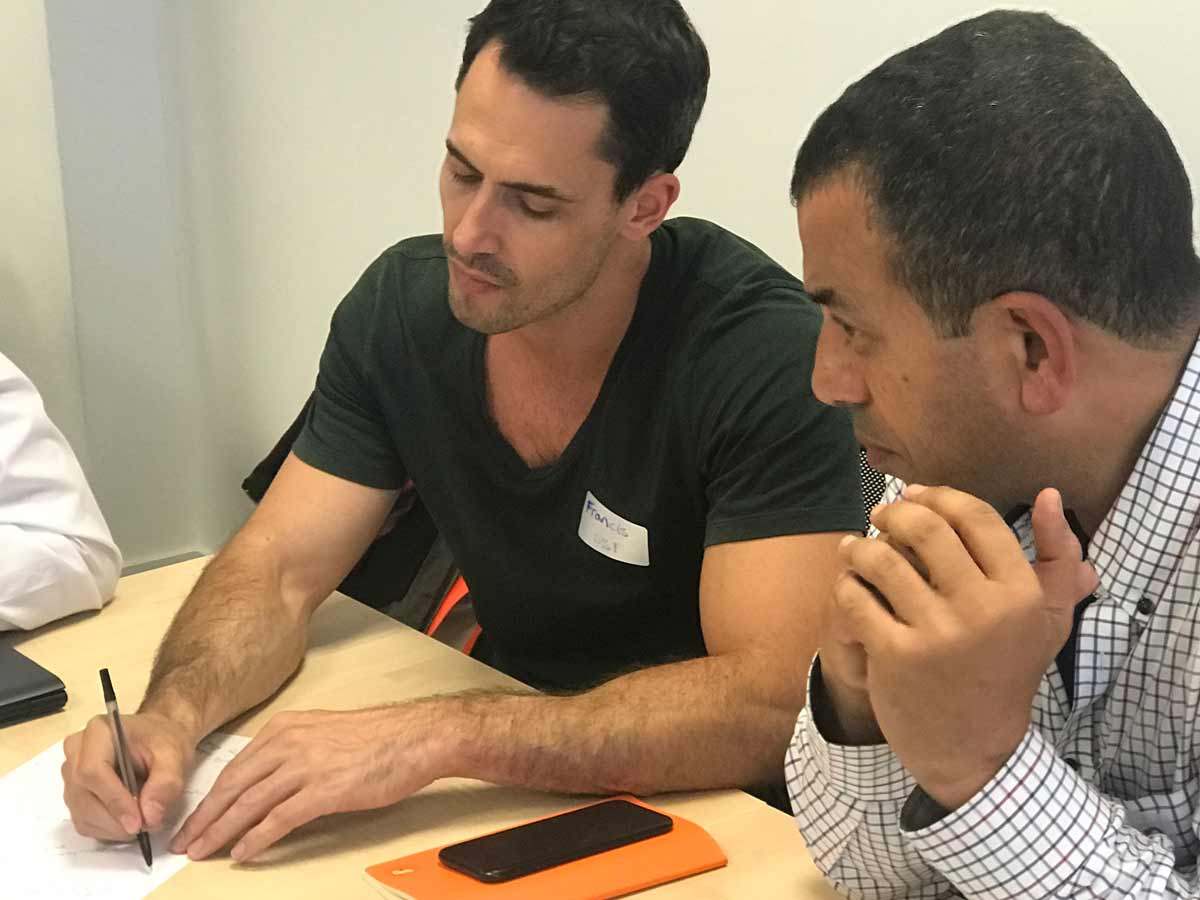 Decision Science consultant Omar Mahmood working with a participant at a masterclass.